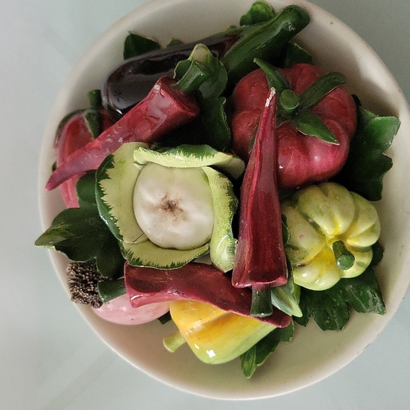 CAPIDIMONTE ITALY L'atelier vegetable small centerpiece 6" collection Porcelain - Picture 5 of 5